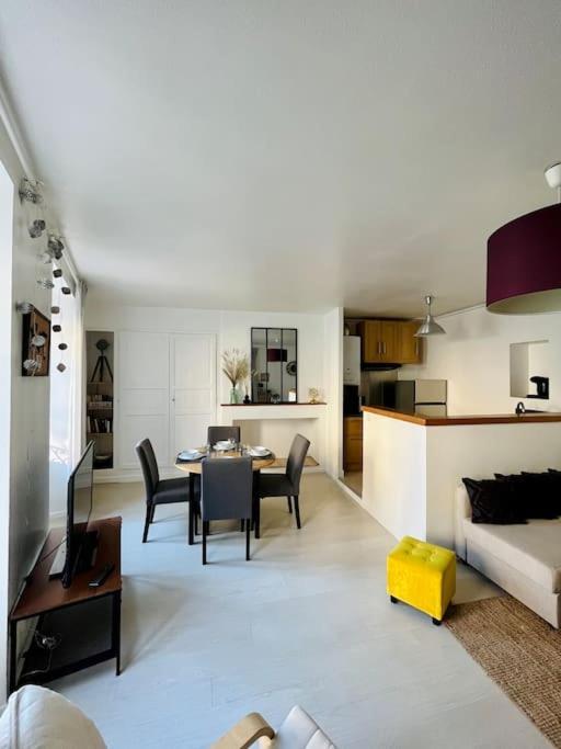 Appartement - Centre Ville Historique - Avec Vue Aurillac Buitenkant foto